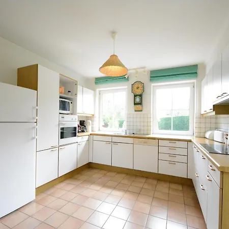 ヴィラ Spacious Near Lesse *