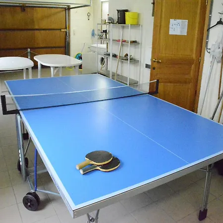 Spacious Villa Near Lesse Villa *