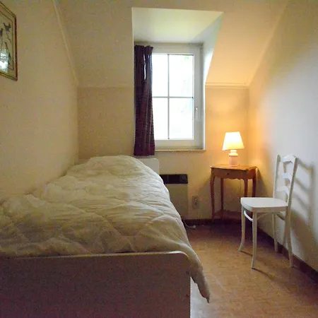 Spacious Near Lesse *