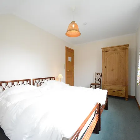 Spacious Villa Near Lesse Villa *