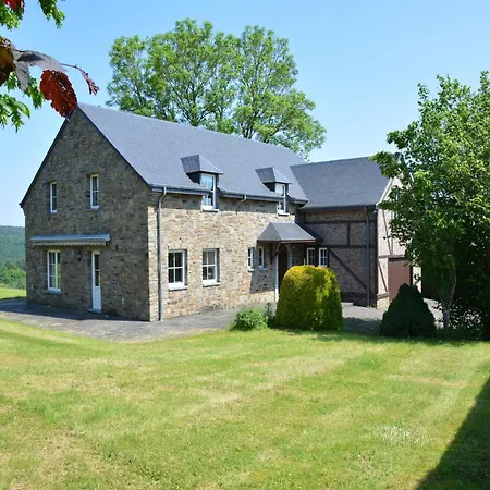 Villa Spacious Villa Near Lesse