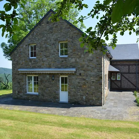 Villa Spacious Villa Near Lesse