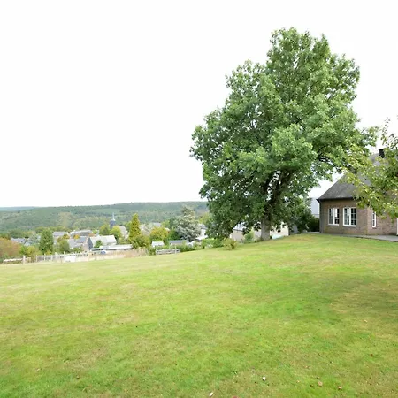 ヴィラ Spacious Near Lesse