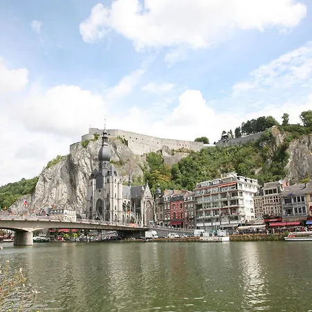 ヴィラ Spacious Near Lesse Daverdisse