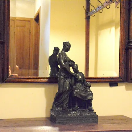 Spacious Villa Near Lesse Villa