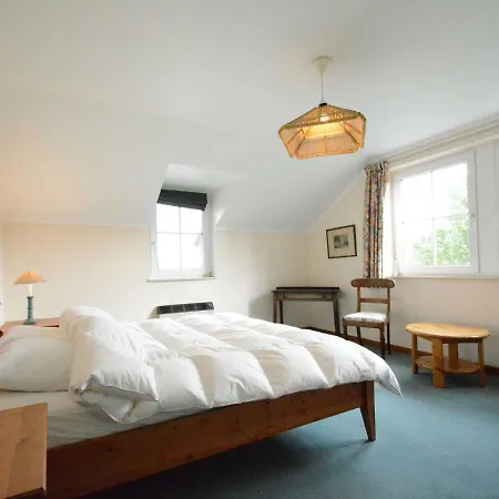 Spacious In With Large Garden Villa *