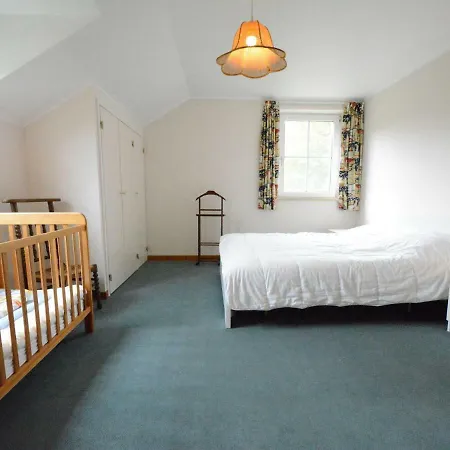 Spacious In With Large Garden Villa *