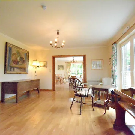 Villa Spacious In With Large Garden