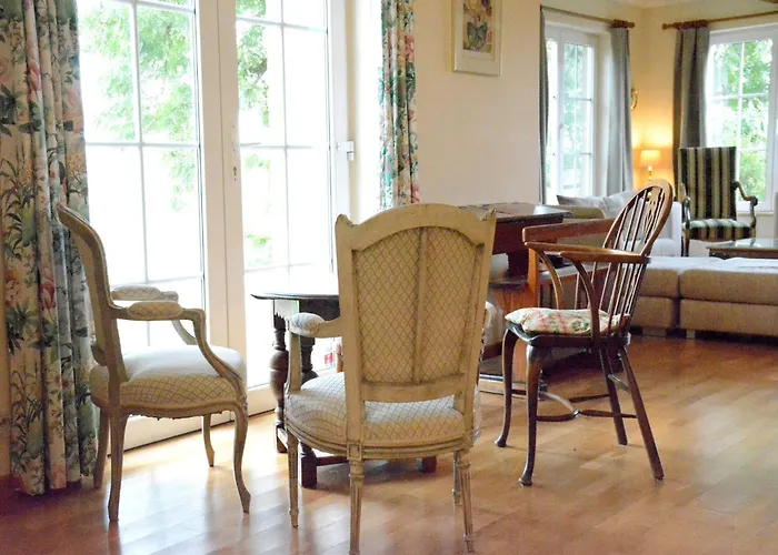 Spacious Villa Near Lesse *